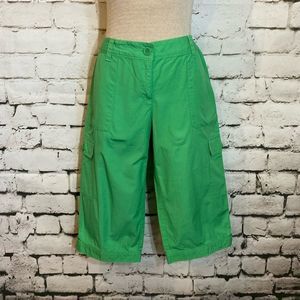 IZOD Ladies Green Cargo Capris Size 6 💧